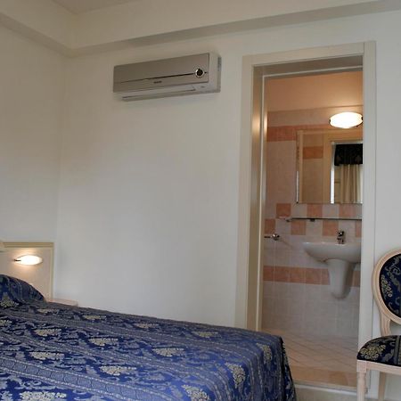 Residence Olimpo Rimini Eksteriør bilde